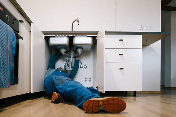 Professional Plumbing technician working in Canoga Park, CA
